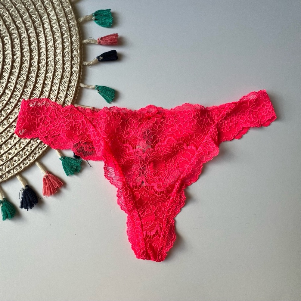 Victoria's Secret Dream Angels Lace Thong Panty Hot Pink Medium NEW